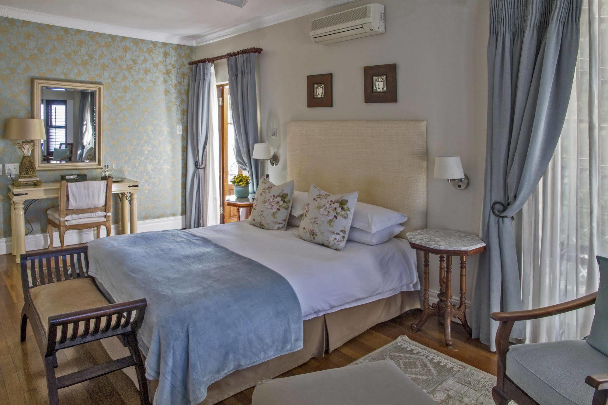 Admiralty Beach House Порт-Элизабет Экстерьер фото